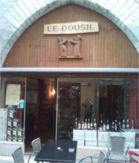 39 - x LE DOUSIL - RESTAURANT BAR À VINS, ((Salon de Coiffure)) 2000m² - A VENDRE - 124 RUE NATIONALE, CAHORS (46000)