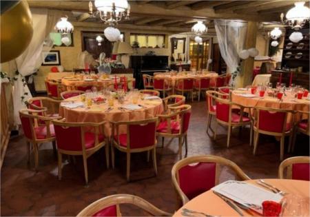 79 - x RESTAURANT LA DILIGENCE, ((Salon de Coiffure)) 800m² - A VENDRE - PLACE GÉNÉRAL DE GAULLE, SAINT-JULIEN-EN-GENEVOIS (74160)