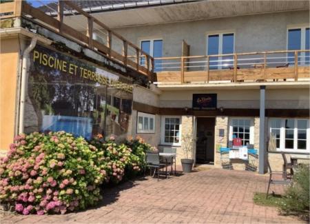 86 - x HOTELLERIE LA BORIE, ((Salon de Coiffure)) 393m² - A VENDRE - 175 ROUTE DE LASCAUX , SAINT-GENIES (24590)