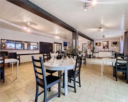 104 - x RESTAURANT 320 M², ((Salon de Coiffure)) 320m² - A VENDRE - LA SAUVETAT (63730)