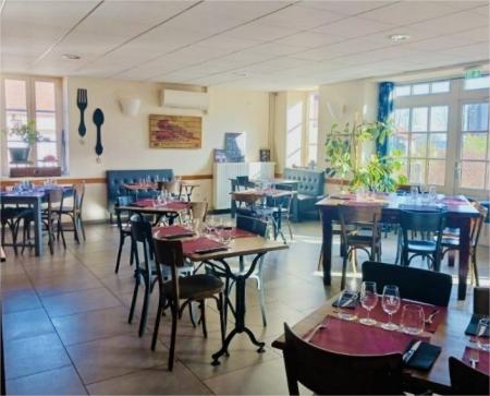 108 - x BAR-BRASSERIE, ((Salon de Coiffure)) 170m² - A VENDRE - BAYET (03500)