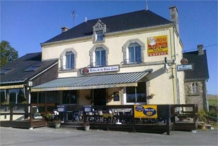 122 - x RELAIS DE LA VRAIE CROIX, ((Salon de Coiffure)) 260m² - A VENDRE - LA VRAIE-CROIX (56250)