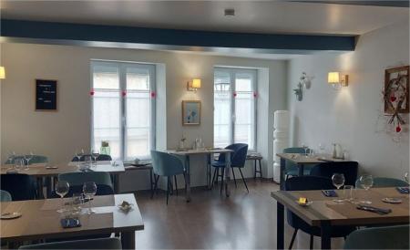 134 - x RESTAURANT 150 M², ((Salon de Coiffure)) 150m² - A VENDRE - JARGEAU (45150)