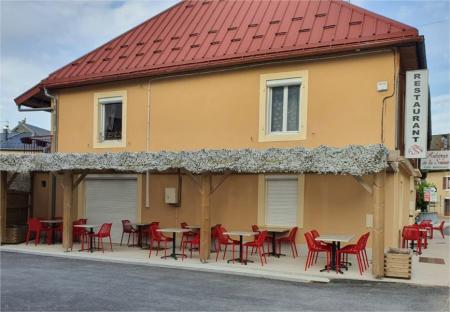 152 - x BAR-RESTAURANT LICENCE IV, ((Salon de Coiffure)) 300m² - A VENDRE - FONCINE-LE-HAUT (39460)