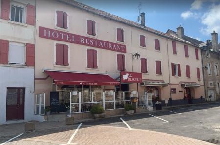 323 - x HOTEL RESTAURANT LA BERGERIE, (()) 1300m² - A VENDRE - 24 RUE DU BARRY, SEVERAC D'AVEYRON (12150)
