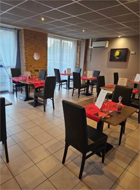 LA TABLE DE TROCHE,  (()) 230m� - A VENDRE - 3 PLACE DU MARRONNIER,  TROCHE (19230)