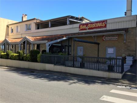 CAFETERIA DE CONFOLENS,  (()) 800m� - A VENDRE - 3 AVENUE DU G&Eacute;N&Eacute;RAL DE GAULE,  CONFIOLENS (16500)